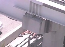 En pleine rue, il dévore le visage de sa victime, nu! (vidéo)
