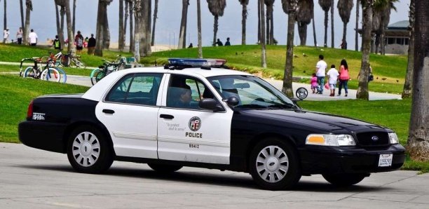 Californie : Il vole un véhicule et… un cadavre