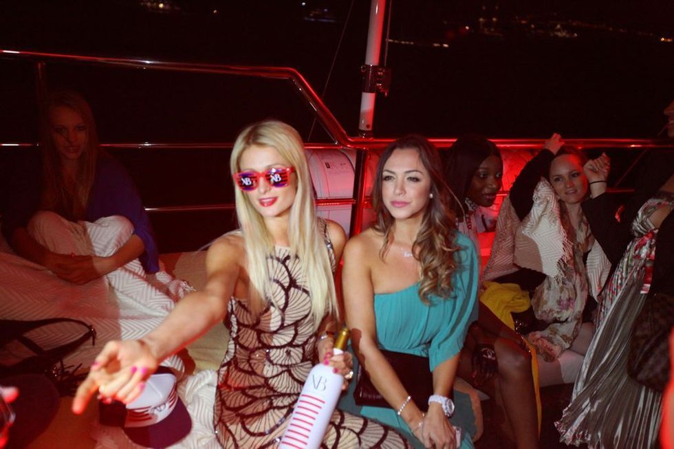 La jet-setteuse d'origine sénégalaise Iman de Channel avec Paris Hilton