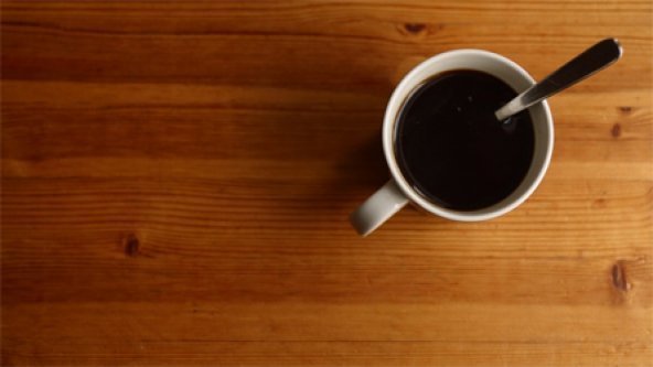 Elle mélange du sang menstruel au café de son patron