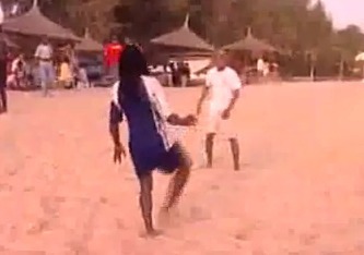 Souvenir de 2002 : Partie de jonglage entre El Hadj Diouf et Jules François Bocandé