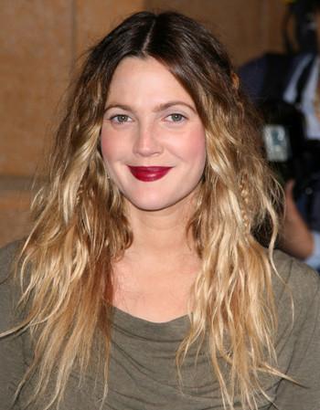 Drew Barrymore : le dernier essayage pour sa robe de mariée !