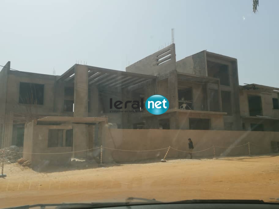 Voici le futur chateau, Résidence secondaire de Nafi Ngom Keïta en face l'Ecole Française Saly Voici le futur chateau, Résidence secondaire de Nafi Ngom Keïta en face l'Ecole Française Saly
