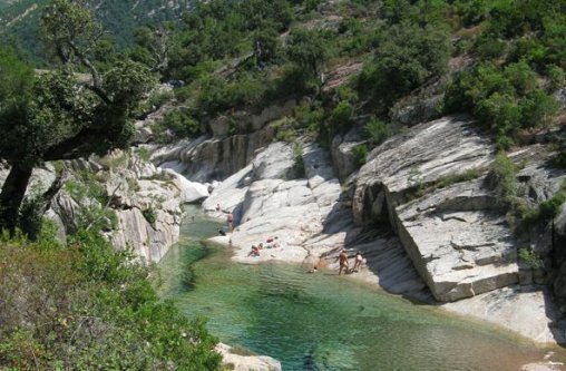 Un enfant de 12 ans risque sa vie pour sauver une dame de la noyade