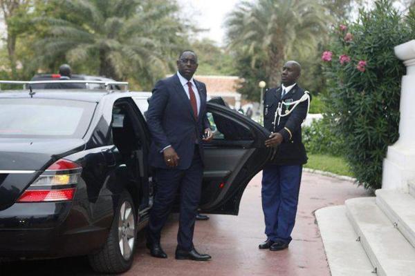 Macky Sall met en garde "les perturbateurs"