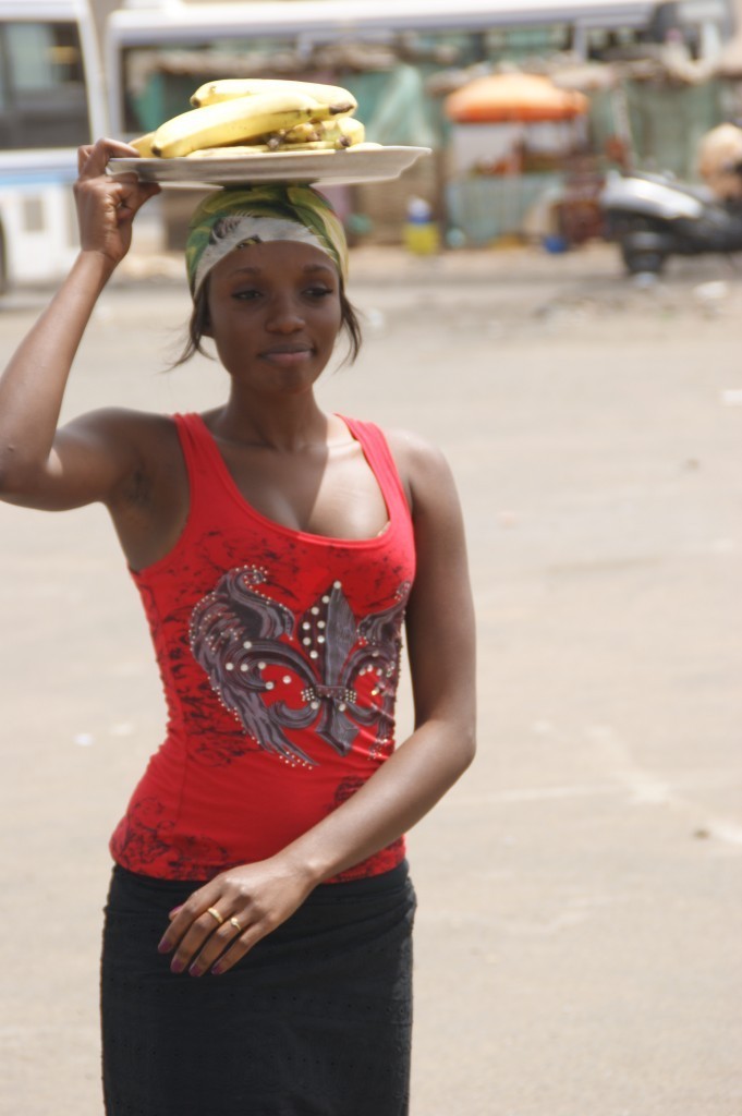 Le mannequin Khady Thiam vend des bananes! Le mannequin Khady Thiam vend des bananes!