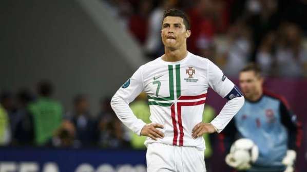 Portugal : décevant, Cristiano Ronaldo répond aux critiques en taillant Messi !