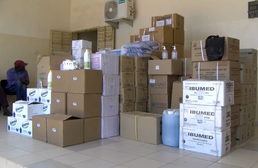 Lutte contre le Coronavirus - Gorgui Ciss, Maire de Yène, offre d'importants lots de kits sanitaires à la population (Vidéo + Photos)