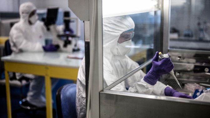 Coronavirus: où en sont les recherches sur les traitements et les vaccins?
