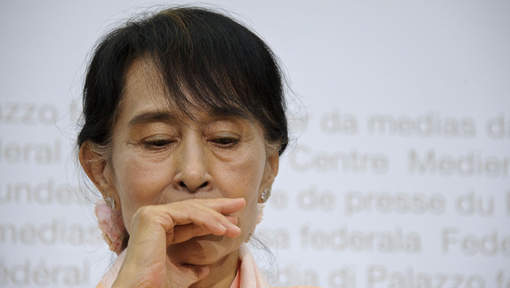 Aung San Suu Kyi, malade, interrompt sa conférence de presse