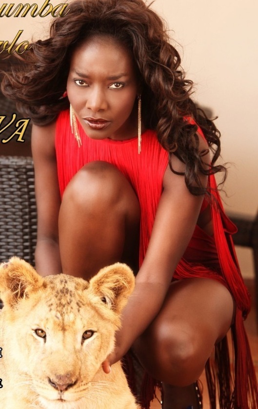 Coumba Gawlo et son lion font peur...