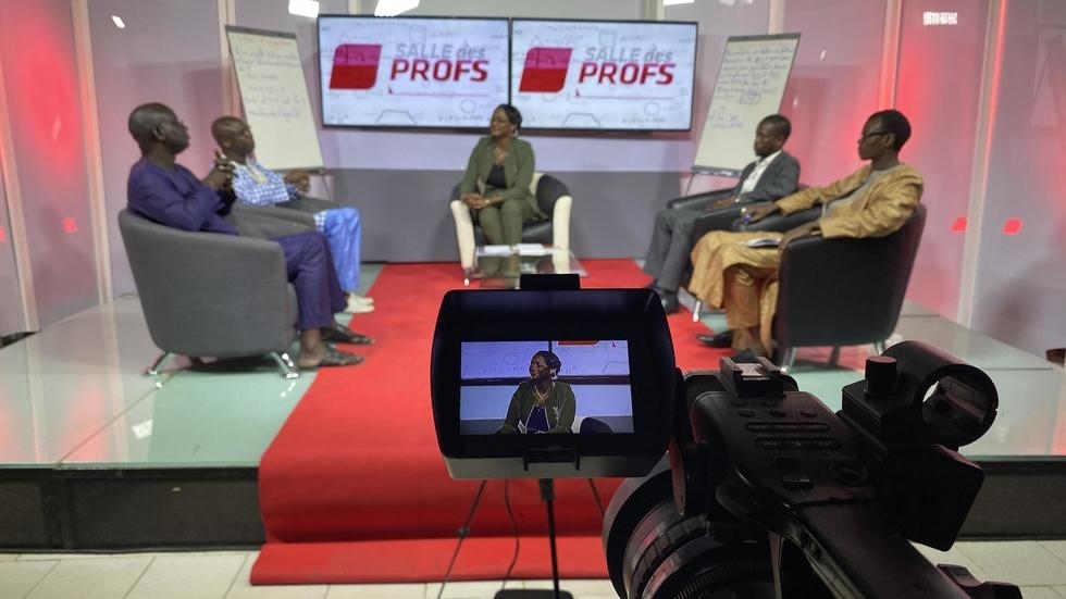 Sénégal: une chaîne de télévision propose l'école à la maison ( Rfi )