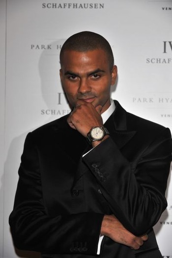 Tony Parker blessé lors de la bagarre entre Chris Brown et Drake !