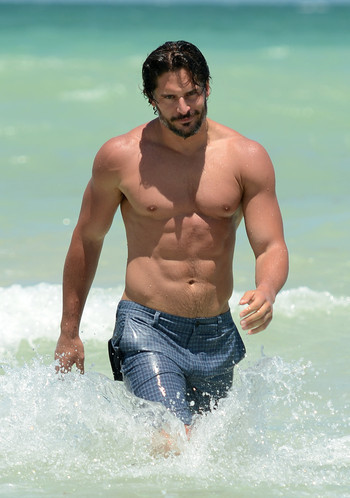 Photo : On craque pour les abdos de Joe Manganiello