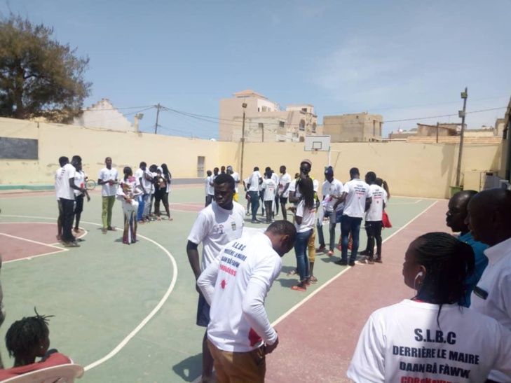 (PHOTOS)- Riposte contre le Covid 19 à Saint-Louis: Mansour Faye, Maire de la ville, distribue ses prospectus et T-Shirts…