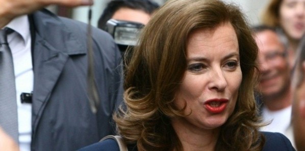 Après son tweet, Valérie Trierweiler écrit ses légendes Après son tweet, Valérie Trierweiler écrit ses légendes