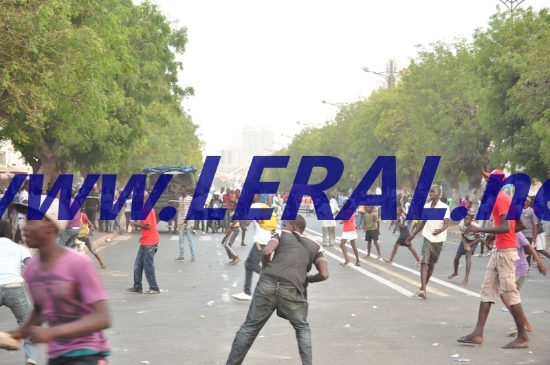 Violents affrontements entre les supporters de Modou Lô et ceux de Gris Bordeaux sur l’avenue du Centenaire