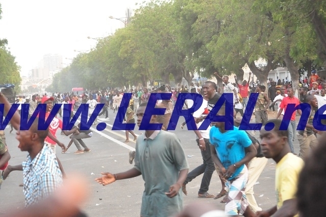 Violents affrontements entre les supporters de Modou Lô et ceux de Gris Bordeaux sur l’avenue du Centenaire