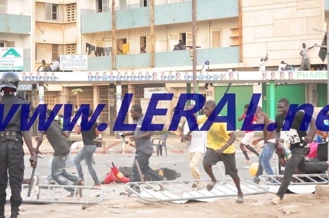 Violents affrontements entre les supporters de Modou Lô et ceux de Gris Bordeaux sur l’avenue du Centenaire