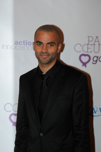 Tony Parker poursuit la boîte de nuit dans laquelle Chris Brown et Drake se sont battus