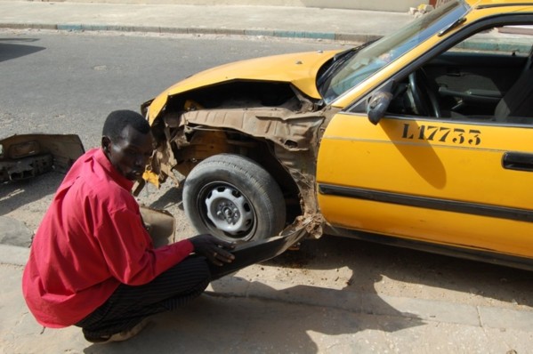 Le bal du collège Sacré Cœur vire au drame Un gamin poignardé, se fait écraser par un taxi