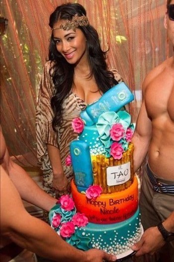 Photo : Nicole Scherzinger, plantureusement sexy pour fêter son anniversaire