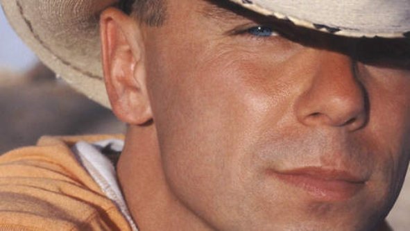 Viré d'un concert parce qu'il ressemblait trop au chanteur