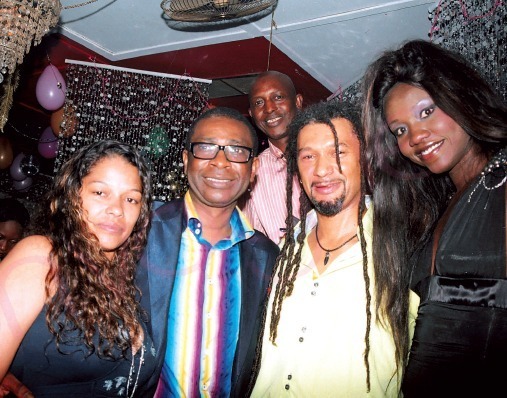 Youssou Ndour et Mme, Oumou Provoc et Cyril Bathily au Nirvana Youssou Ndour et Mme, Oumou Provoc et Cyril Bathily au Nirvana
