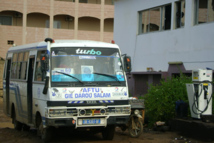 Les bus Tata aux couleurs "Apéristes"