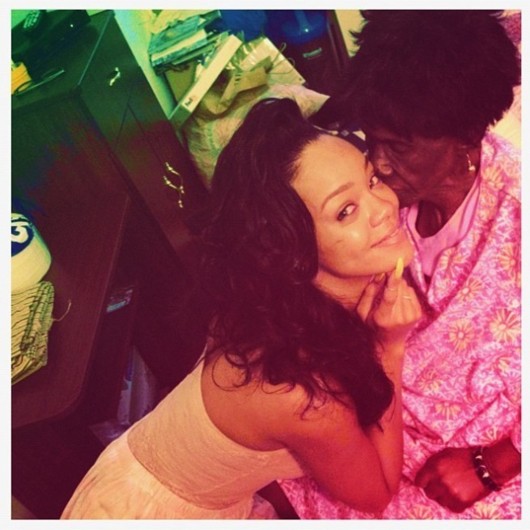 Rihanna a perdu sa grand-mère Rihanna a perdu sa grand-mère