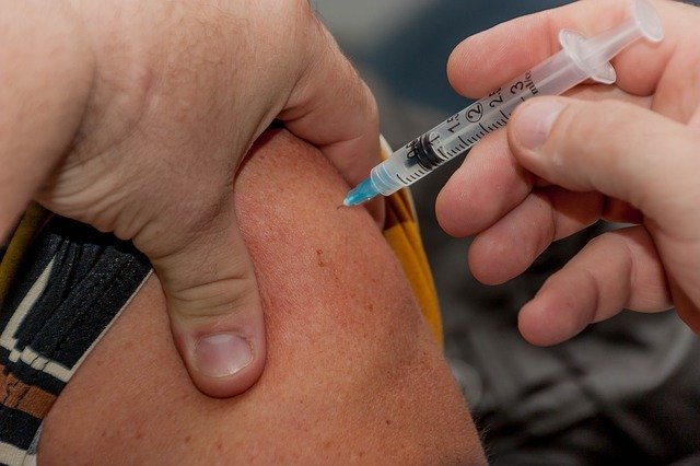 COVID-19 : LES PREMIERS VACCINS QUE JOHNSON & JOHNSON VA PRODUIRE, SERONT DESTINÉS AU PERSONNEL SOIGNANT