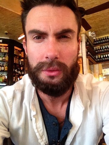 Photo : Adam Levine passe du rasé au barbu