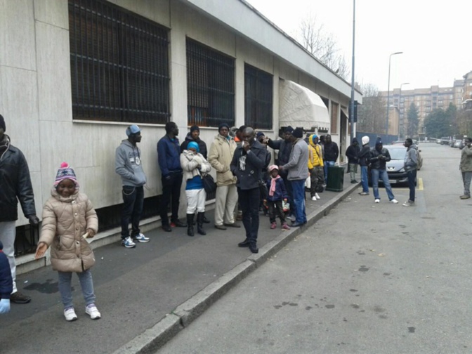 Aide Covid-19 à la Diaspora: Des Sénégalais de l'extérieur convaincus que l'argent va enrichir les autorités consulaires et Pro-Macky Aide Covid-19 à la Diaspora: Des Sénégalais de l'extérieur convaincus que l'argent va enrichir les autorités consulaires et Pro-Macky