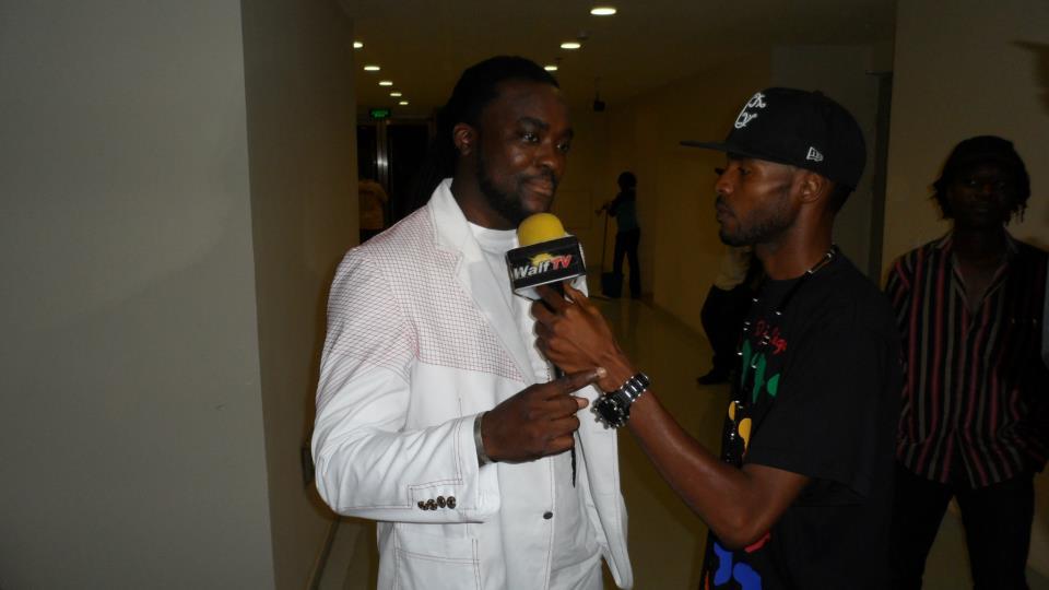 Lord Aladji Man avec Dj Séga dans les couloirs du Grand Théâtre