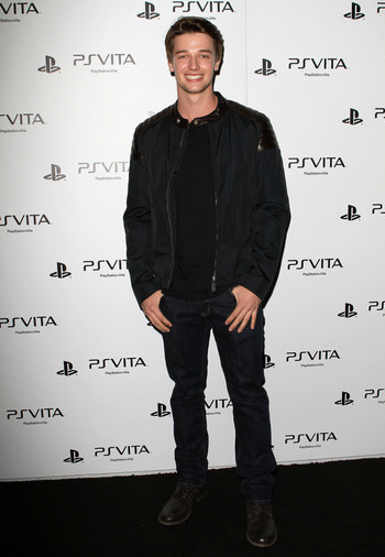 Patrick Schwarzenegger en scène !