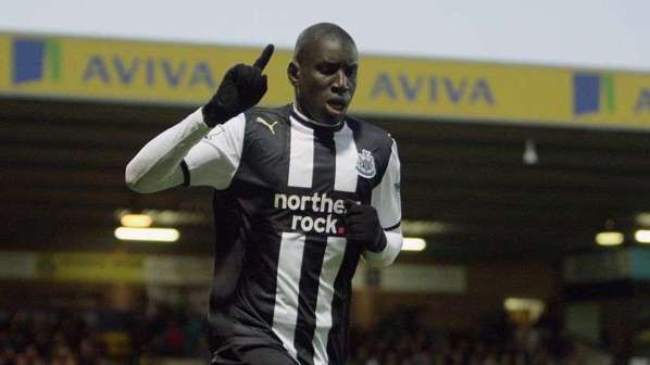 Newcastle espére garder Demba Ba mais prépare la piste Andy Carroll au cas où?