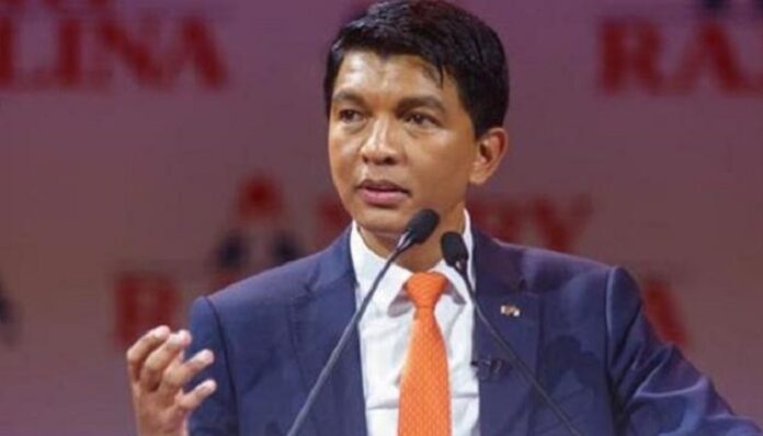 Madagascar : le président Rajoelina annonce un remède contre le covid-19