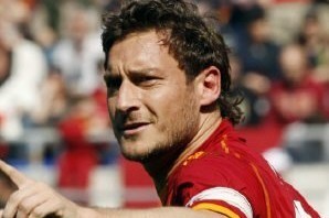 Le labrador de Totti sauve deux personnes de la noyade !