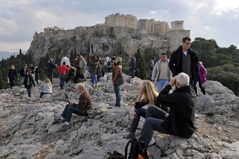 La Grèce se bat pour sauver la manne du tourisme