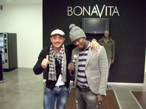 Le sénégalais Samba Keinde patron du label sagne sé et pote des stars internationales fait la pub de la marque (BONA VITA) !!!