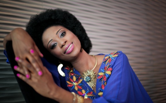 Les Photos de la charmante Adjouza sur le tournage de son dernier clip