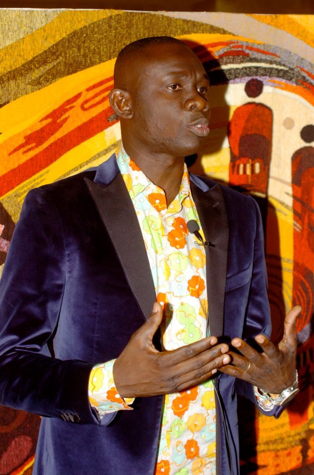 Pape Diouf dans une séance d'explication du "Bégué"