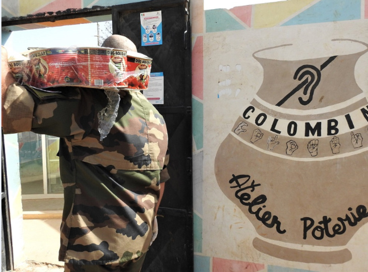 Distribution denrées de 1ère nécessité: Les Eléments français au Sénégal en action au profit de l’atelier Colombin et de la Pouponnière à Dakar Distribution denrées de 1ère nécessité: Les Eléments français au Sénégal en action au profit de l’atelier Colombin et de la Pouponnière à Dakar