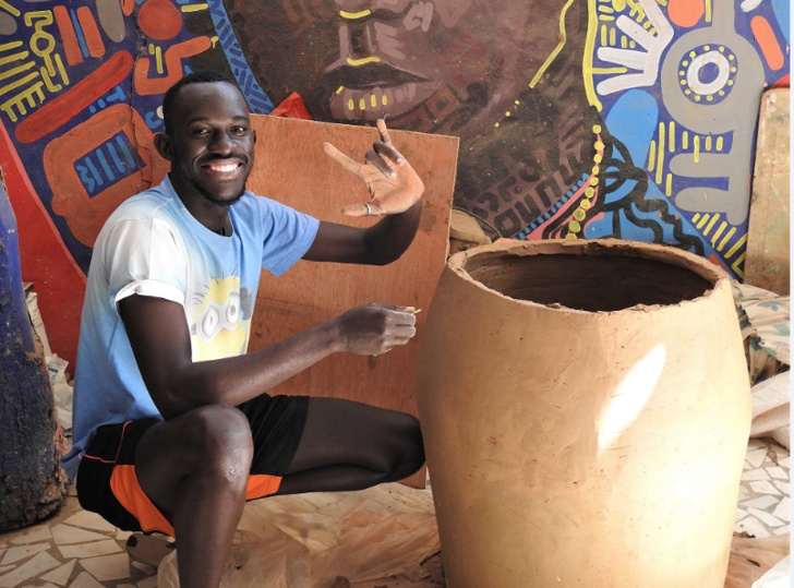 Distribution denrées de 1ère nécessité: Les Eléments français au Sénégal en action au profit de l’atelier Colombin et de la Pouponnière à Dakar Distribution denrées de 1ère nécessité: Les Eléments français au Sénégal en action au profit de l’atelier Colombin et de la Pouponnière à Dakar