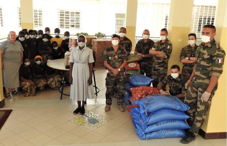 Distribution denrées de 1ère nécessité: Les Eléments français au Sénégal en action au profit de l’atelier Colombin et de la Pouponnière à Dakar Distribution denrées de 1ère nécessité: Les Eléments français au Sénégal en action au profit de l’atelier Colombin et de la Pouponnière à Dakar