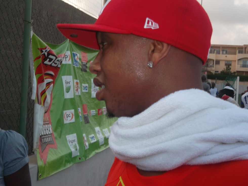 El Hadj Diouf après une séance d'entrainement au terrain de sacré coeur