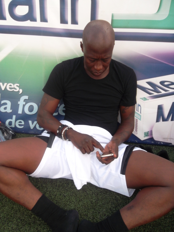 Kalidou Fadiga s’apprêtant à prendre part à un match de gala