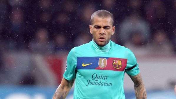 Daniel Alves tacle la direction du Barça mais se lance dans une opération reconquête