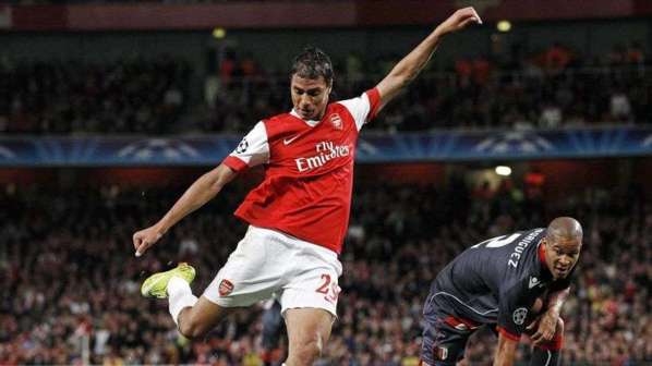 Arsenal : Chamakh milite pour le départ de Van Persie