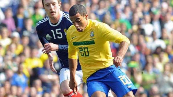 Mercato : le très convoité Lucas Moura sort du silence